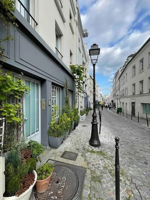 Luxury Apartment With View Car Park Paris